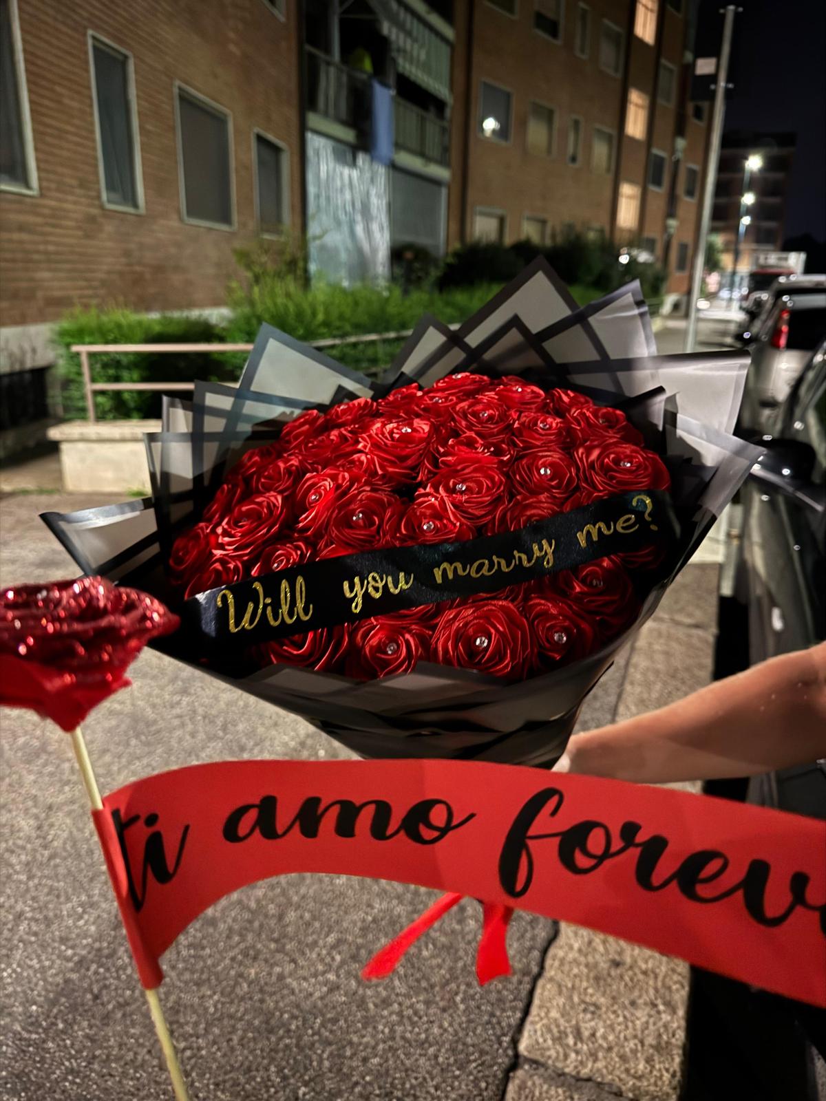 Bouquet di rose rosse per proposta di matrimonio